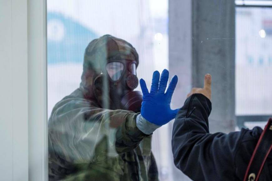 FOTOGRAFÍA. MENORCA (ESPAÑA), 13.04.2020. Una veintena de militares y cinco vehículos del Regimiento de Infantería Palma 47 del Ejército de Tierra. Efe