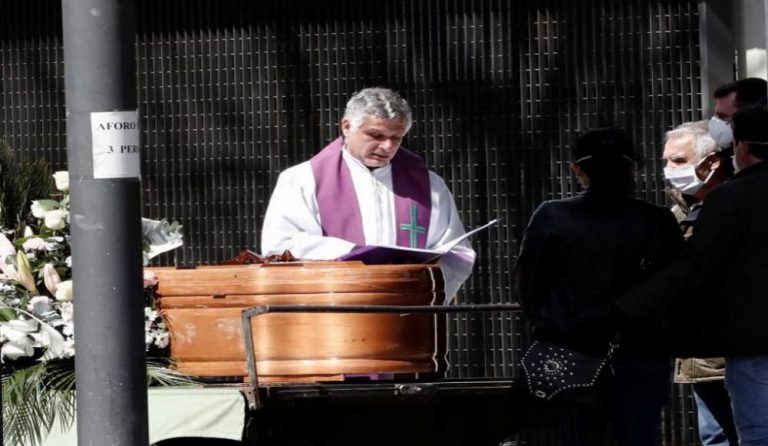 Las «14 mentiras» del Gobierno de Sánchez y los «14.000 cadáveres» por COVID 19