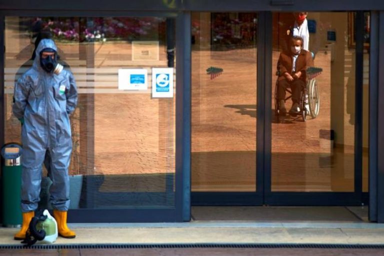 Más de mil ancianos españoles muertos por COVID-19 en Residencias en Cataluña