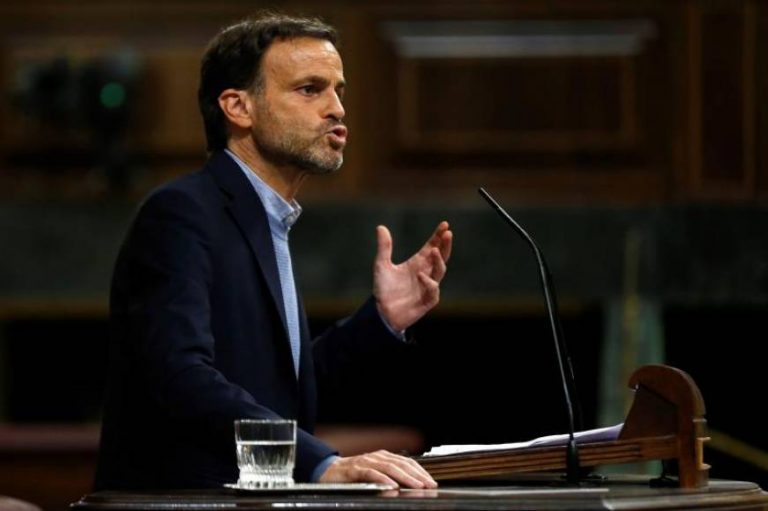 Podemos pide a VOX y PP que se queden en casa: El COVID 19 «va en serio»