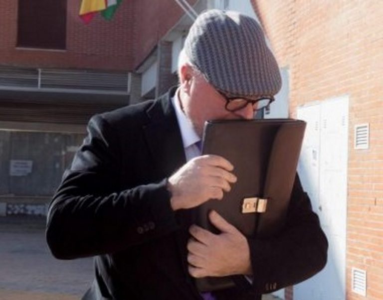 Denuncia la campaña contra el Rey impulsada por políticos «faltos de talla y de escrúpulos»