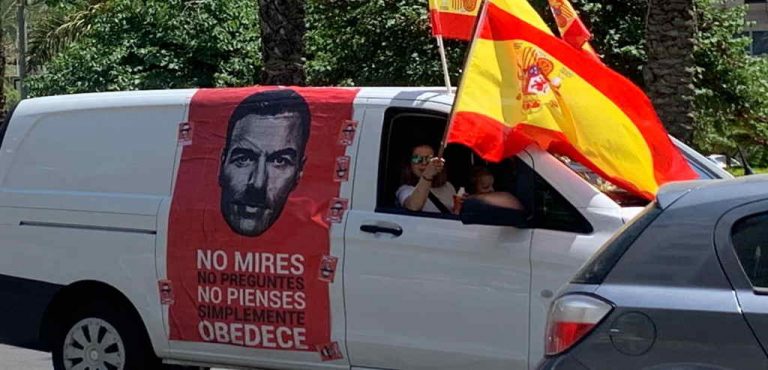 Abrumadora respuesta de alicantinos a la caravana. VOX rompe los moldes con varios centeneras de coches
