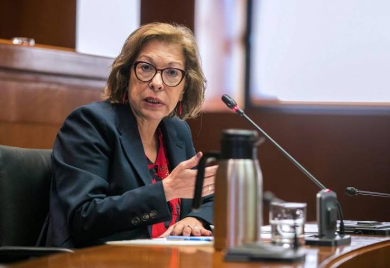 La consejera de Sanidad de Aragón Pilar Ventura (PSOE) tras humillar a los sanitarios por pedir mascarillas