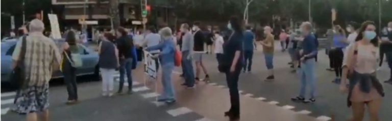 El separatismo se salta el estado de alarma y corta la Meridiana por los presos golpistas del Procés