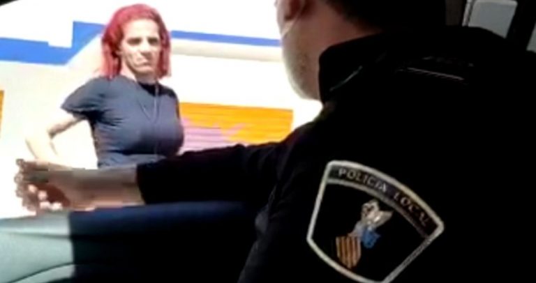 Policía a un (LGTB) en España: «Eres feo y horrible. Vete cerdo. ¿Qué no puedes ir comerte la polla allí?»