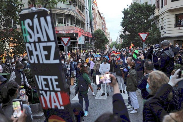 El PSOE pierde al menos 12 escaños pero ganaría. El PP subiría 24 escaños. VOX, presente. Caen Ciudadanos y Podemos
