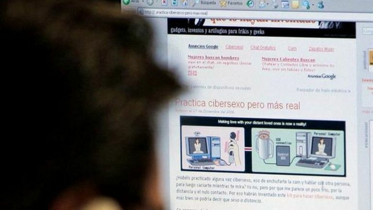 «Se está enviando más fotos de desnudos y genitales que nunca» por el confinamiento de COVID 19