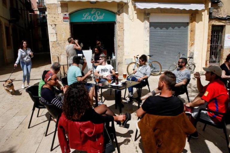 «Fase 1» Desescalada del COVID 19 de Sánchez en Cataluña con encuentros y reuniones en las terrazas