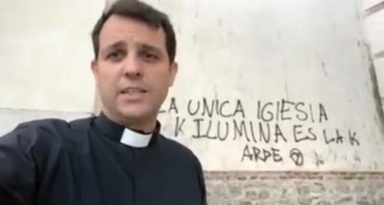 Militancia afines al PSOE y Unidas Podemos llama a «prender fuego al Iglesia en España por «criticar su Gobierno»
