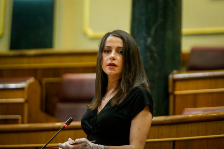 Arrimadas: «Entre ser útil o inútil lo tengo claro. Así que mi «sí» en conciencia» al Gobierno Sánchez-Iglesias