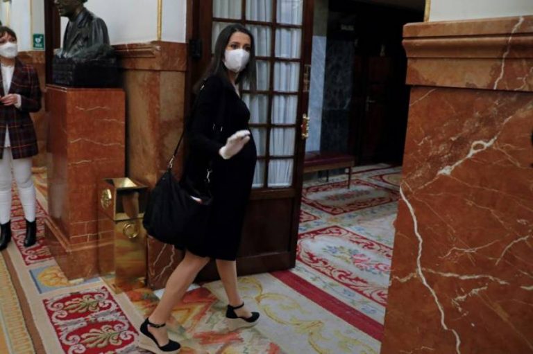 Arrimadas: «No se vota la investidura de Pablo Iglesias. Tengo una mala noticia. Voy a ir súper protegida»