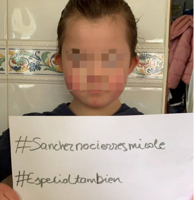 Un niño con discapacidad: «Sánchez, por favor no cierres mi cole. Centro de Educación Especial También»