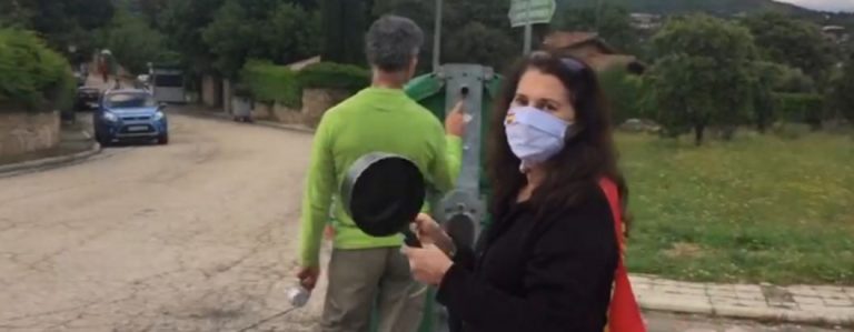 Vecinos de Galapagar claman frente el casoplón de Pablo Iglesias por los abandonos de ancianos muertos por COVID 19