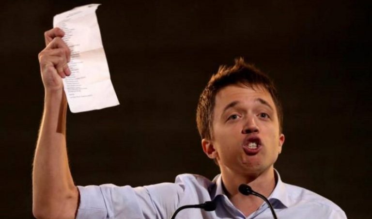 FOTOGRAFÍA. MADRID (ESPAÑA), 08.11.2019. El líder de Más País, Iñigo Errejón, durante el mitin de cierre de la campaña electoral para los comicios del 10 de noviembre, que la formación celebra este viernes en Madrid. Efe