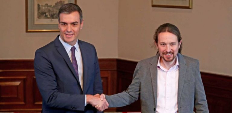 FOTOGRAFÍA. MADRID (ESPAÑA), 12.11.2019. El presidente del Gobierno español en funciones, el socialista Pedro Sánchez (i), y el líder de Unidas Podemos, Pablo Iglesias (d), en el Congreso de los Diputados. Los líderes de PSOE y Podemos, han firmado un preacuerdo 'progre' para formar el primer Gobierno de coalición de España, con apoyo externo de grupos separatistas y filoetarras. Efe