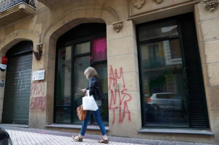 Los socios de Sánchez exigen la libertad de terroristas de ETA con ataques en casas de PSOE y sede de PNV