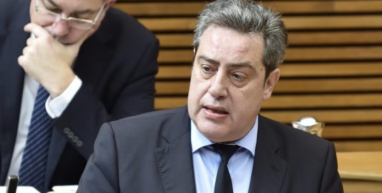 Los diputados de VOX abandonan el hemiciclo por la irregularidad y dudosa legalidad del sistema de votación