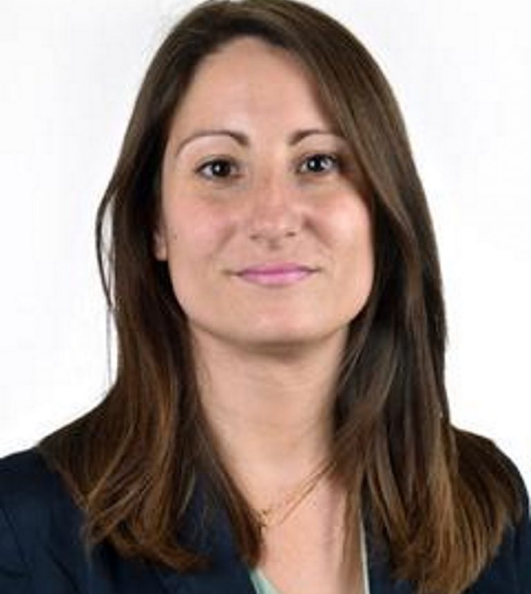 Vega (VOX) pide explicaciones a Sanidad por el escándalo de La Plana donde se ordenó rebuscar EPI de la basura