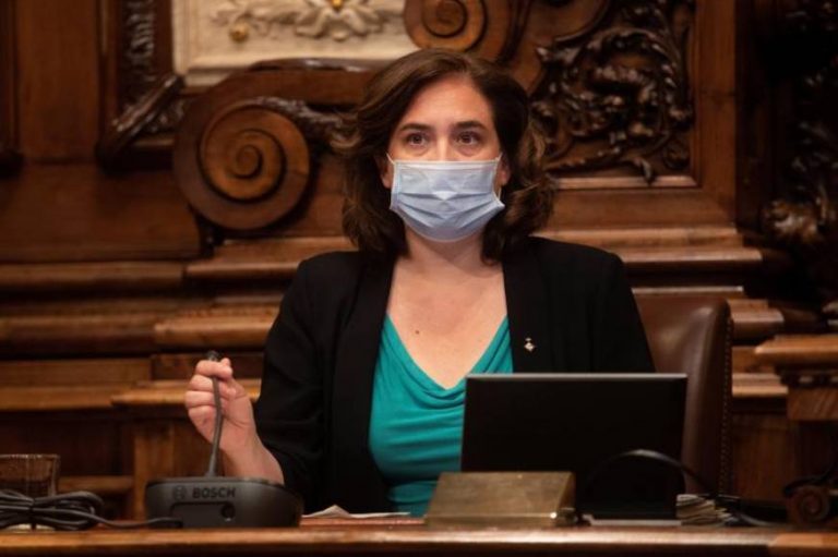 la Fiscalía investiga a la comunista Ada Colau por «arbitrariedad» y decisión «contraria al Derecho»