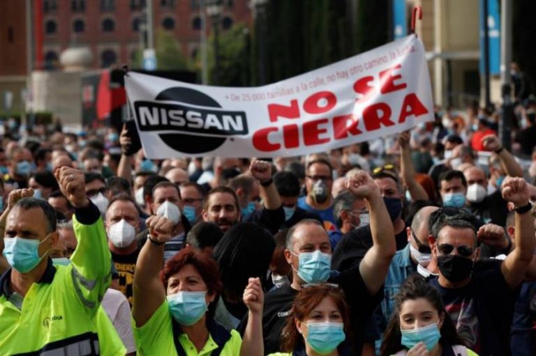 Segunda protesta de trabajadores de Nissan en semana con manifiesto en japonés y francés
