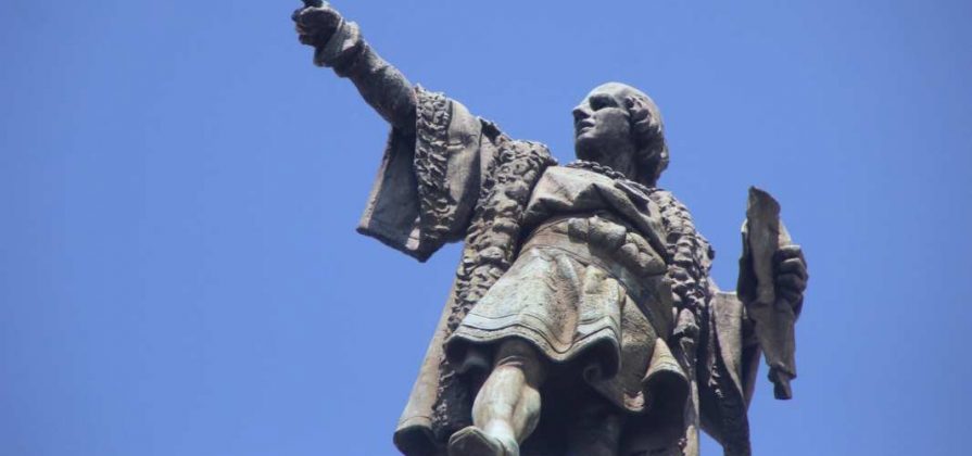 FOTOGRAFÍA. BARCELONA (ESPAÑA), 27 DE JUNIO DE 2020. Trump homenajea al español Cristóbal Colón con Estatua en Casa Blanca. Gran éxito de la «cadena humana» de VOX hoy alrededor del monumento del descubridor español Cristóbal Colón en la ciudad de Barcelona. Han participado los diputados de VOX en el Parlamento de Cataluña, Joan Garriga Doménech, Mónica Lora Cisquer, Alberto Tarradas Peneque, Isabel Lázaro, entre otros, y miembros de la formación como Juan Carlos Segura Just. Lasvocesdelpueblo (Ñ Pueblo)