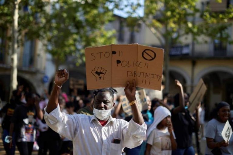 Inmigrantes en Bañolas​​​ (Gerona), ciudad con más inmigrantes: Mozos y Policía local son «racistas»