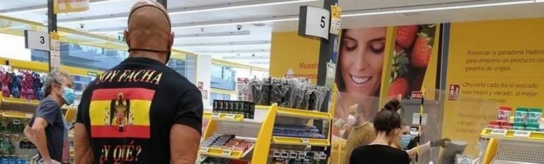 «Yo soy facha. ¿Y qué?». Aquí el escudo constitucionalista de España del Águila de San Juan