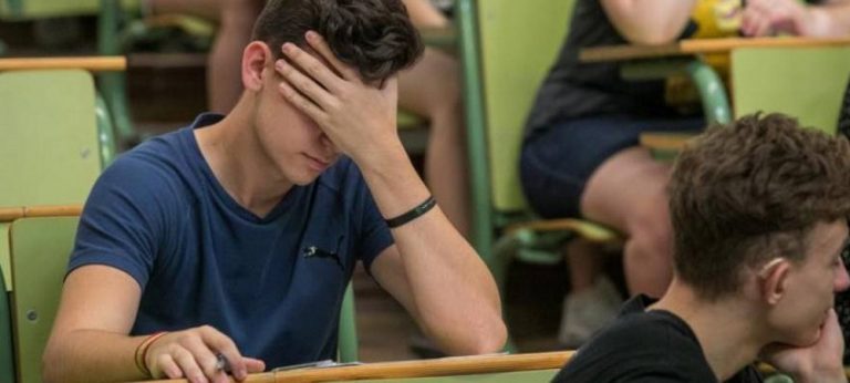 El 77,4 % de los adolescentes en España pierde visión durante el estado de alarma. El 7,7 % llevará gafas