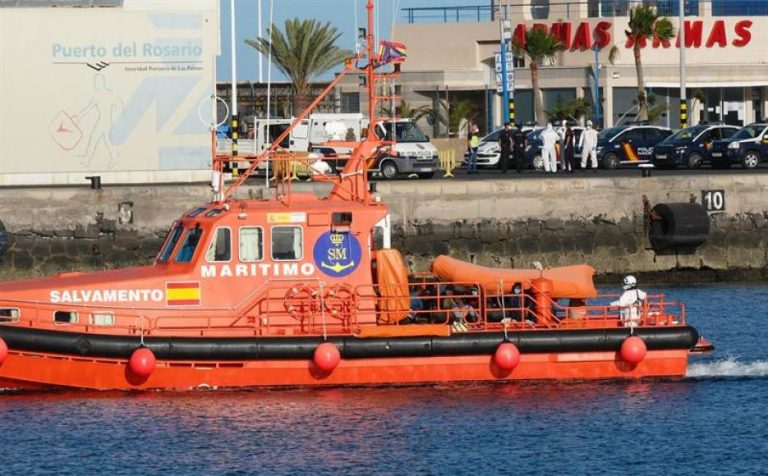 Llegan a España 25 inmigrantes con coronavirus (covid 19) del total de 70 inmigrantes de 2 cayucos