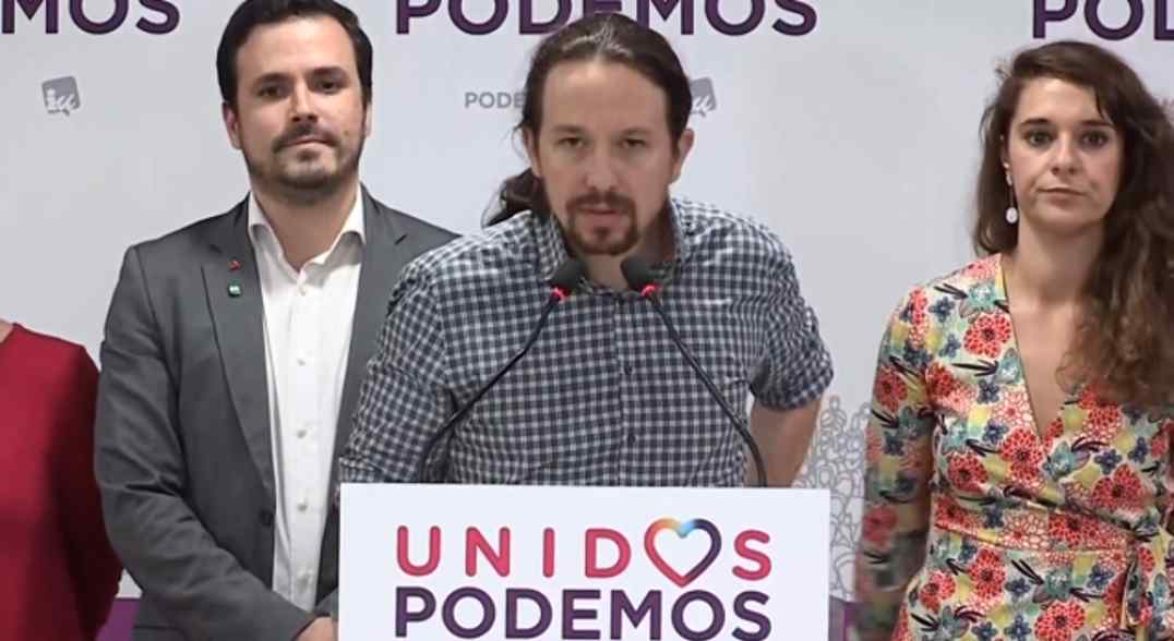 FOTOGRAFÍA. MADRID (ESPAÑA), 03.12.2020. Los líderes de la ultraizquierda (Unidas Podemos), Pablo Manuel Iglesias Turrión (c) y Alberto Garzón Espinosa (i). Efe