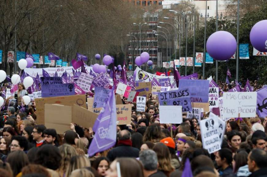 FOTOGRAFÍA. MADRID (ESPAÑA), 08.03.2020. Varios miles de personas asisten a la manifestación feminista, autorizada por el gobierno comunista del presidente Pedro Sánchez. Efe