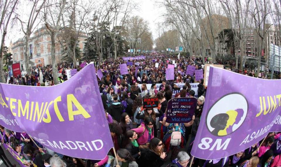 FOTOGRAFÍA. MADRID (ESPAÑA), 08.06.2020. Vista de varios miles y miles de personas en la manifestación feminista, autorizada por el Gobierno comunista. efe