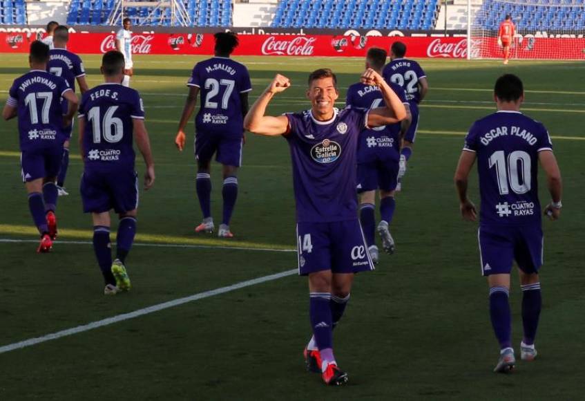 FOTOGRAFÍA. MADRID (ESPAÑA), 13.06.2020. El centrocampista del Valladolid Rubén Alcaraz (c) celebra el segundo gol de su equipo ante el Leganés. Efe