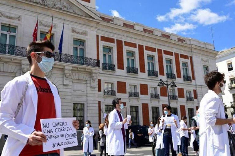 Protesta de los sanitarios para pedir al Gobierno que erradique la precariedad laboral crónica