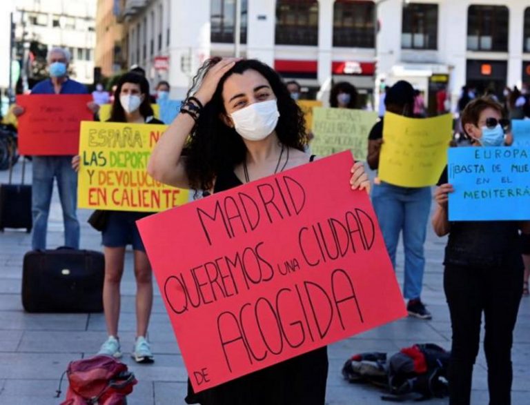 La ultraizquierda: «Queremos acoger a los inmigrantes en España. No a las expulsiones en caliente»