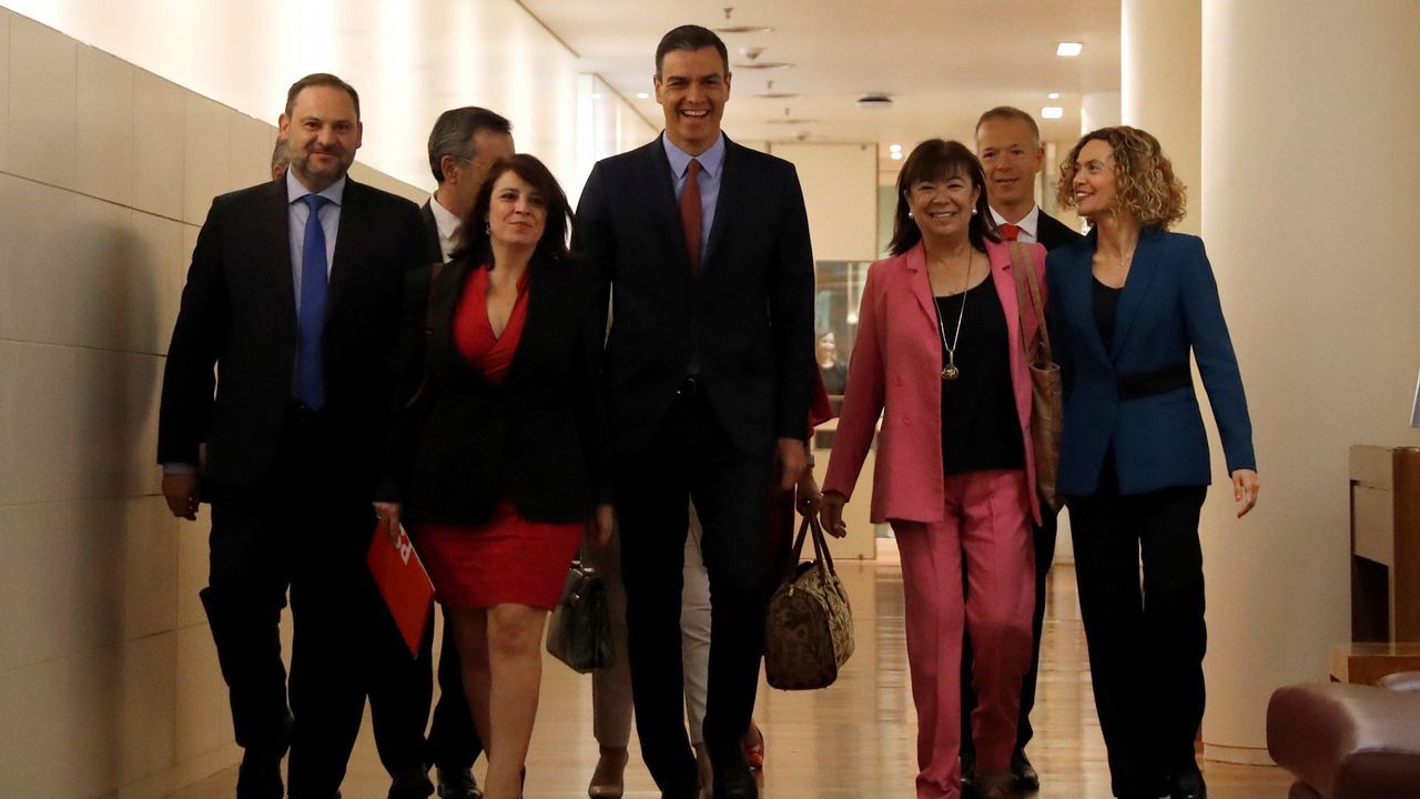 FOTOGRAFÍA. MADRID (ESPAÑA), AÑO 21.05.2019. Llegado del presidente de Gobierno en funciones, Pedro Sánchez (c) junto a los diputados del PSOE. Efe