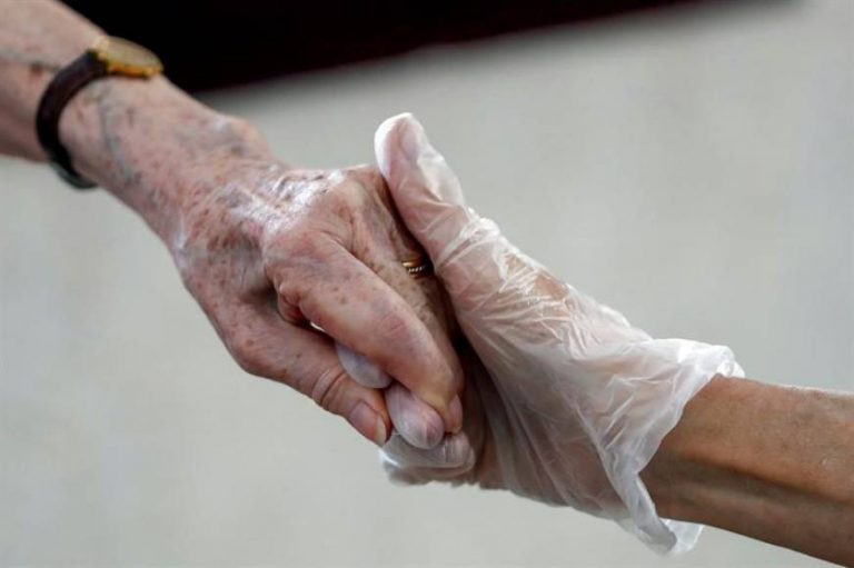 Madrid ha prohibido las visitas a 44 residencias de ancianos al registrar casos de coronavirus (covid 19)