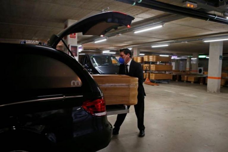 Cataluña suma 12.517 muertos por covid 19, según Generalidad, y solo 5.666, según Gobierno Sánchez