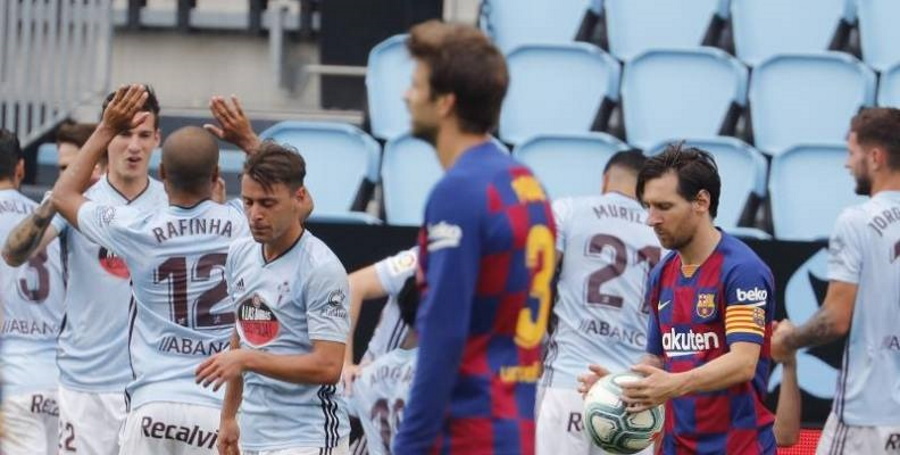 FOTOGRAFÍA. VIGO (ESPAÑA), 27.06.2020. Los jugadores del Celta celebran el gol de Iago Aspas (2-2) durante el partido ante el FC Barcelona correspondiente a la 32ª jornada de La Liga. Efe