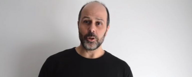 Profesor: «Feijóo (PP) ha prohibido el uso del español en todos los centros de docentes de Galicia»