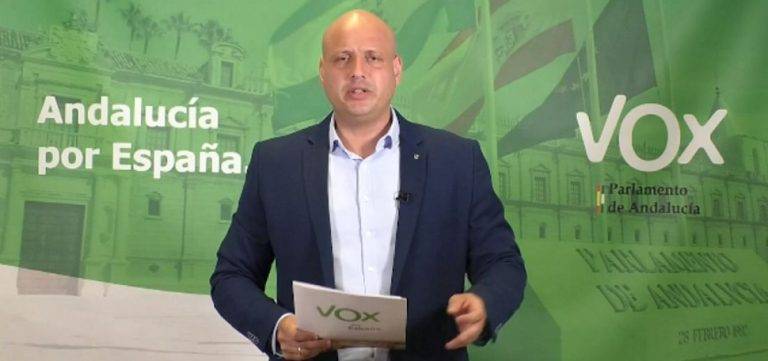 VOX pide a la Junta que exija al Gobierno acabar con la «invasión migratoria» que está sufriendo Andalucía