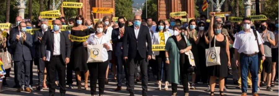 FOTOGRAFÍA. ARCO DE TRIUNFO DE BARCELONA (BARCELONA) ESPAÑA, 21.07.2020. El separatismo incumple sus propias normas de seguridad del covid 19 con un acto político separatista. Efe