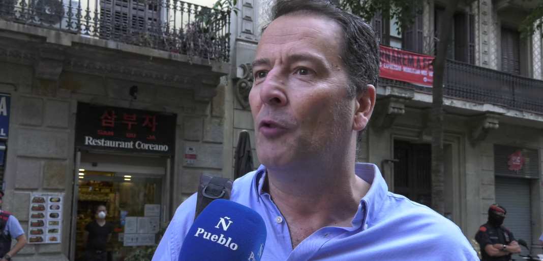FOTOGRAFÍA. BARCELONA (ESPAÑA), 21.06.2020. Un vecino de Cataluña dice a Lasvocesdelpueblo que el mundo es víctima de una gran «estafa», covid 19. Ñ Pueblo