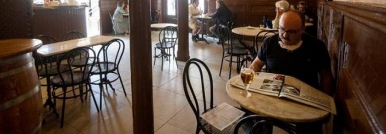 El 56 % de la restauración de Barcelona despedirá a trabajadores tras los ERTE. El 38 % piensa en cerrar