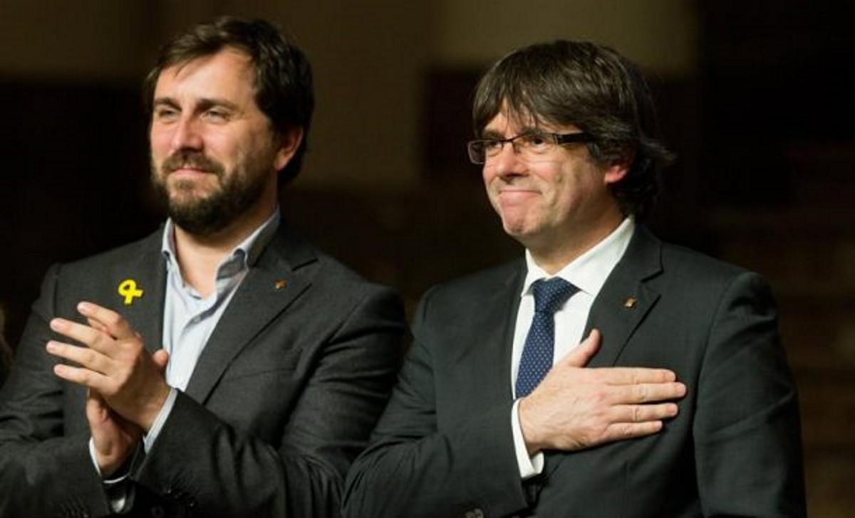 FOTOGRAFÍA. BRUSELAS (BÉLGICA), diciembre de 2017. Campaña electoral del 21-D. Los golpistas huidos Carles Puigdemont (d) y Antonio Comin. Efe
