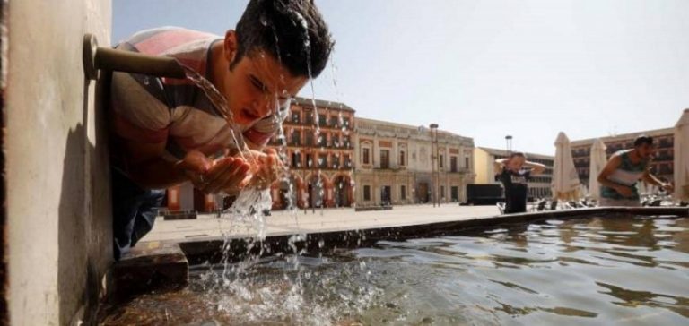 Primera ola de calor de verano con 40 y 42 grados en Palma, Córdoba, Guipúzcoa y Vizcaya (España)