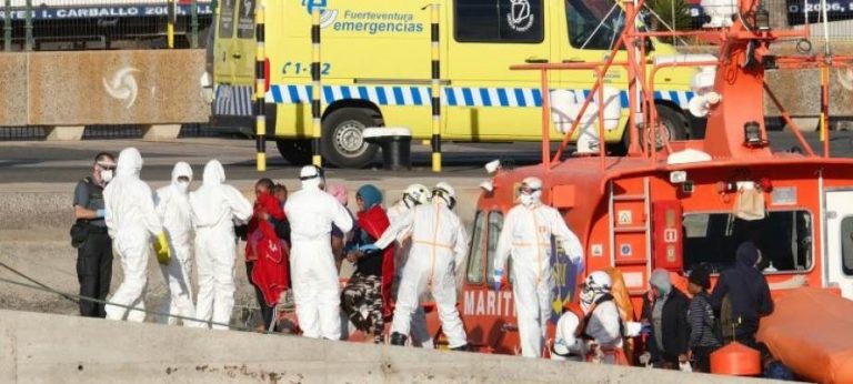 100 inmigrantes de los 259 llegados a España (34 con covid) rompen la cuarentena y 15 desaparecen