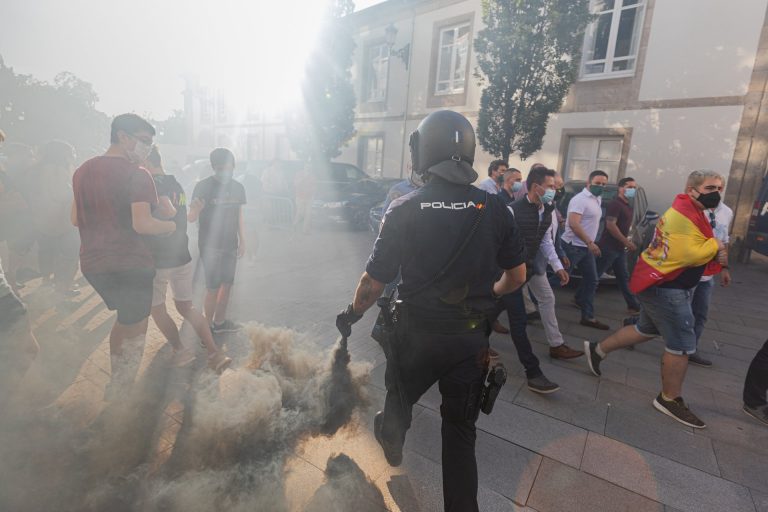 Galicia| Condenados dos vecinos de Lugo por atacar con huevos e insultos a una carpa de VOX