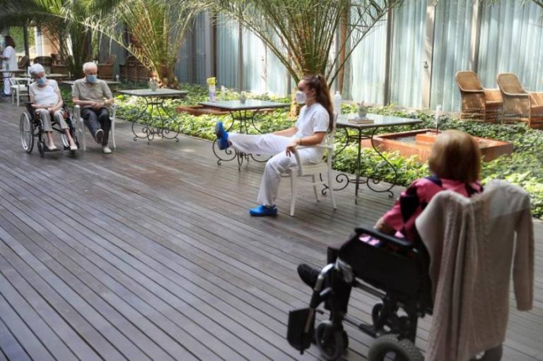 «Imaginad que tengo 11 bebés (ancianos) y quiero salvarlos a todos. No se pueden morir» por covid 19