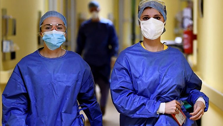 El Gobierno de Ciudadanos y PP cierra 1.300 camas pese al millón de madrileños en lista de espera